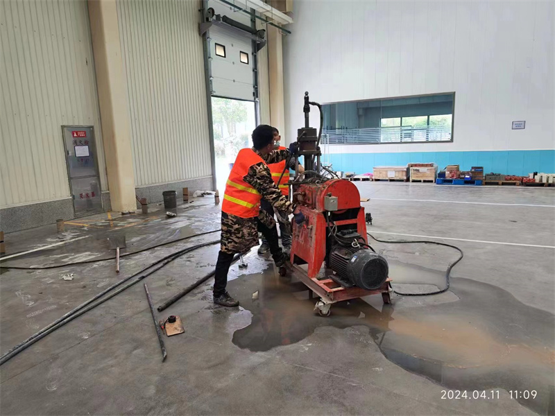 鹰手营子矿厂房地面下沉塌陷注浆加固施工